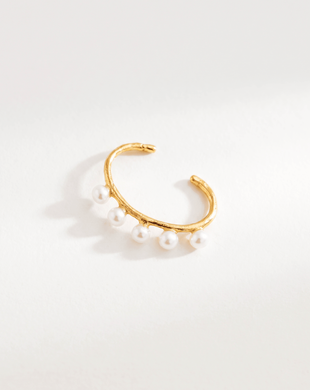 Elise Tsikis Paris Earcuff Moly Pearl