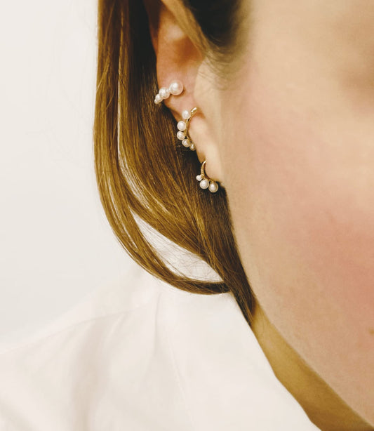 Elise Tsikis Paris Earcuff Moly Pearl