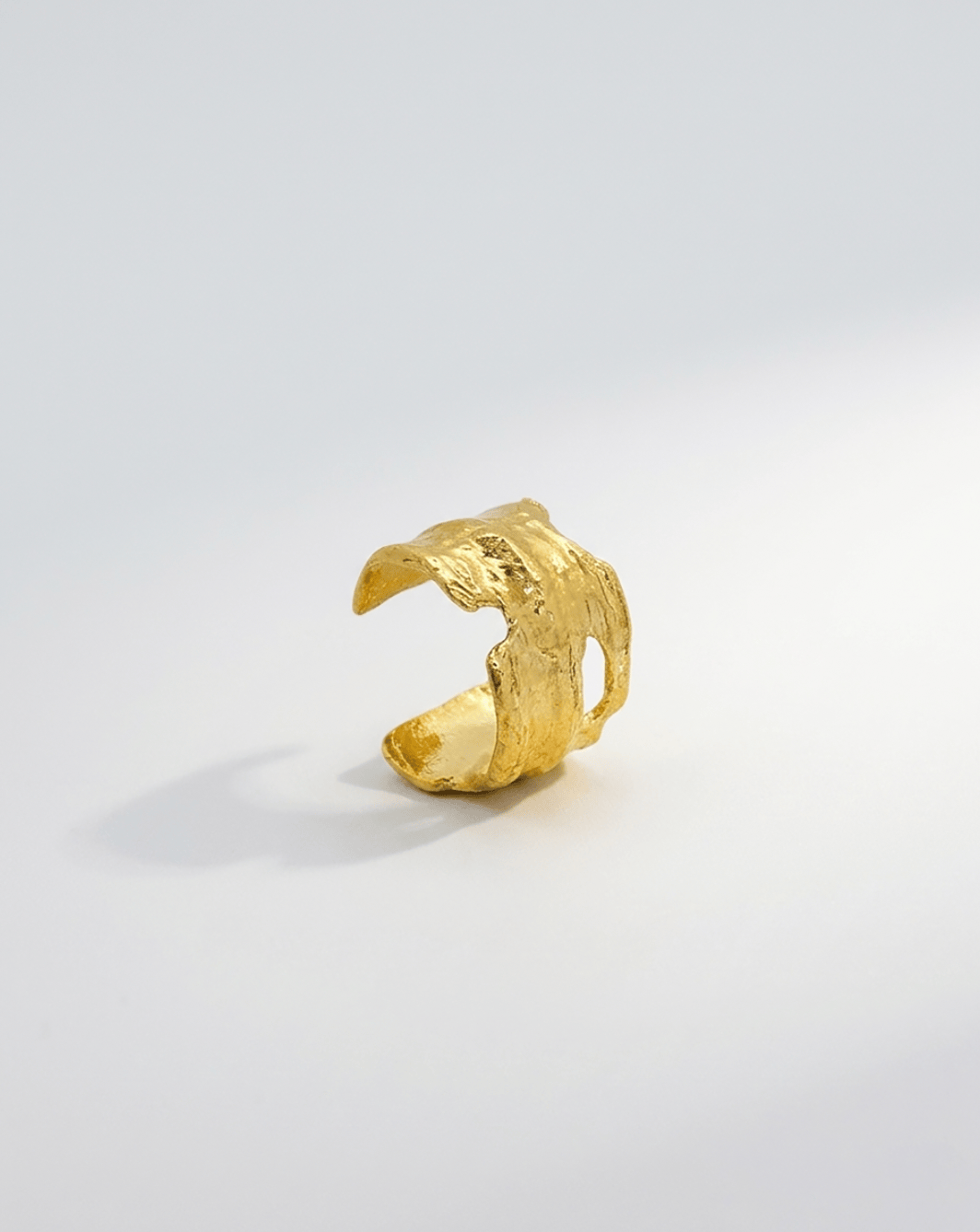 Elise Tsikis Paris Earcuff Peni