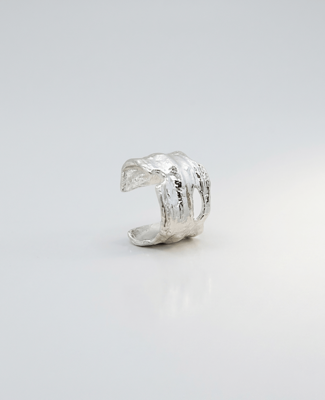 Elise Tsikis Paris Earcuff Peni