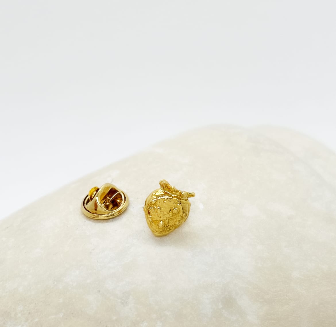 Elise Tsikis Paris Pin's Fraisier - archive