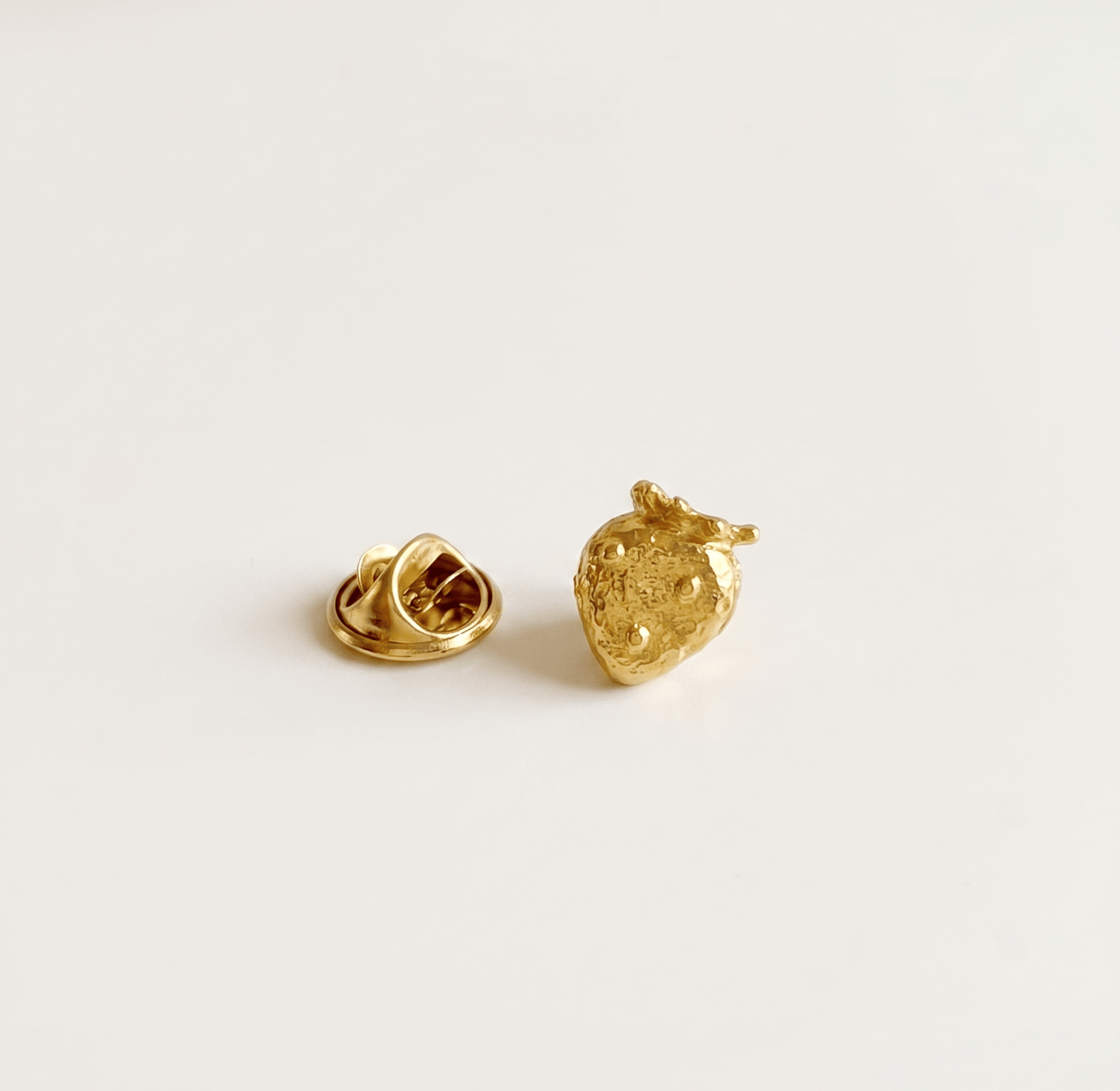 Elise Tsikis Paris Pin's Fraisier - archive
