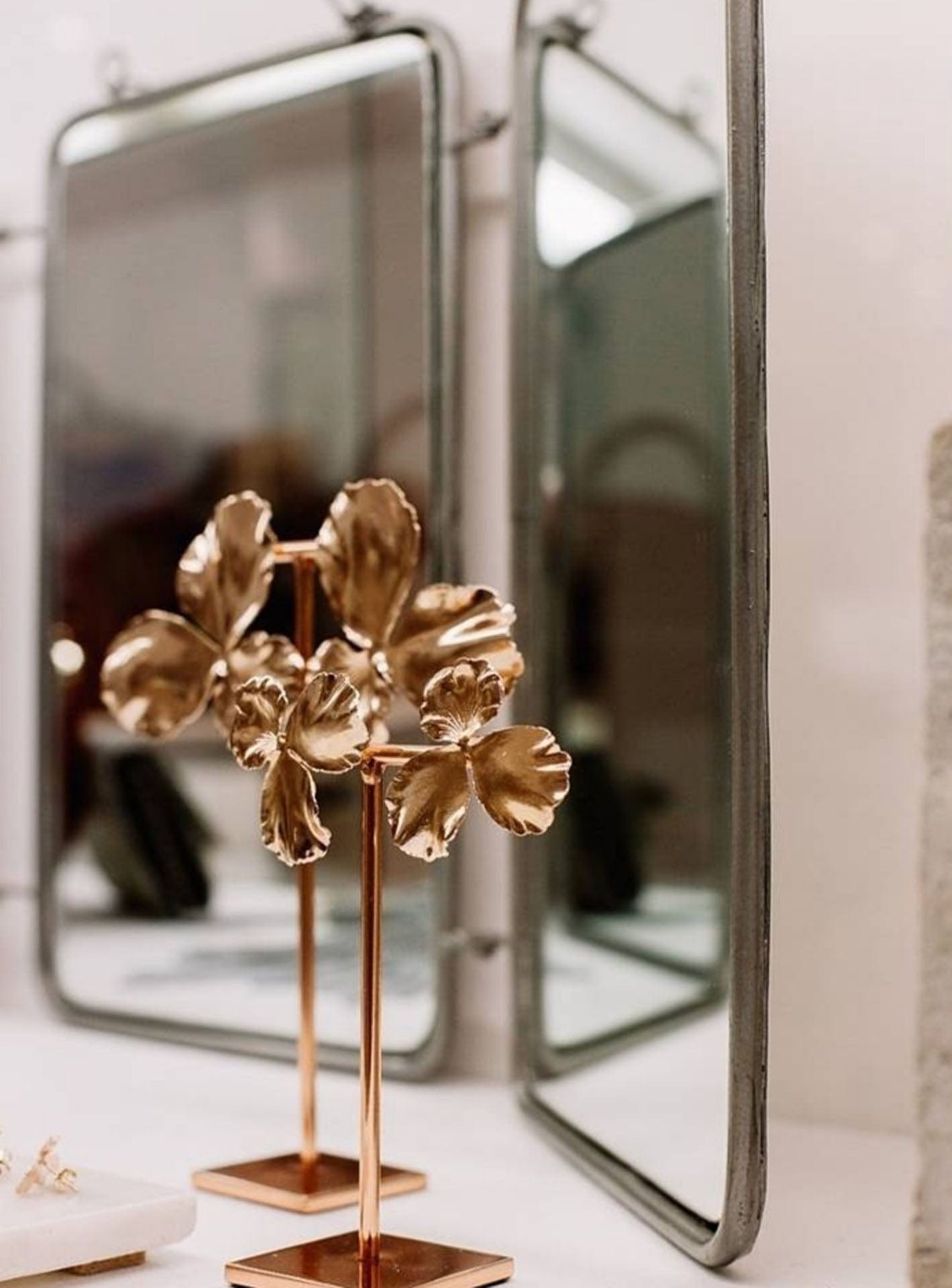 Elise Tsikis Paris Boucles d'oreilles Pensée Medium