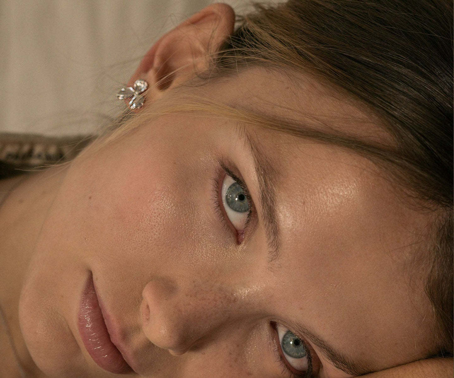 Elise Tsikis Paris Boucles d'oreilles Pensée Small