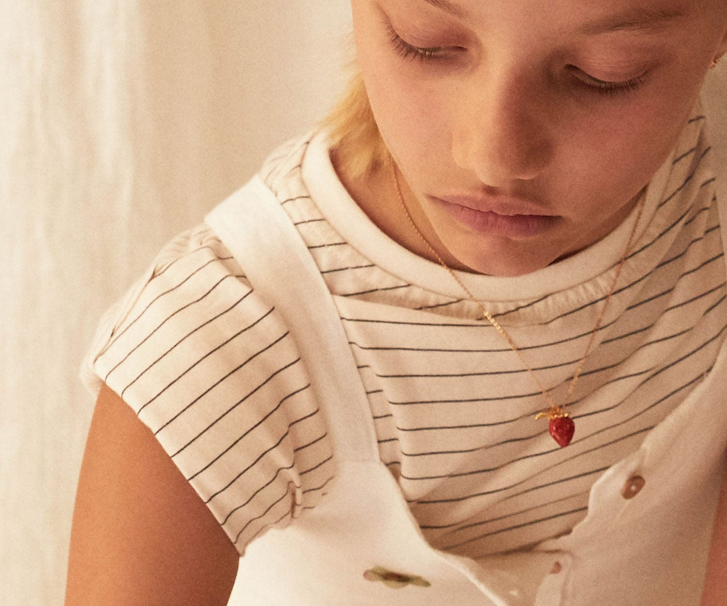 Elise Tsikis Paris Collier Fraisis - archive