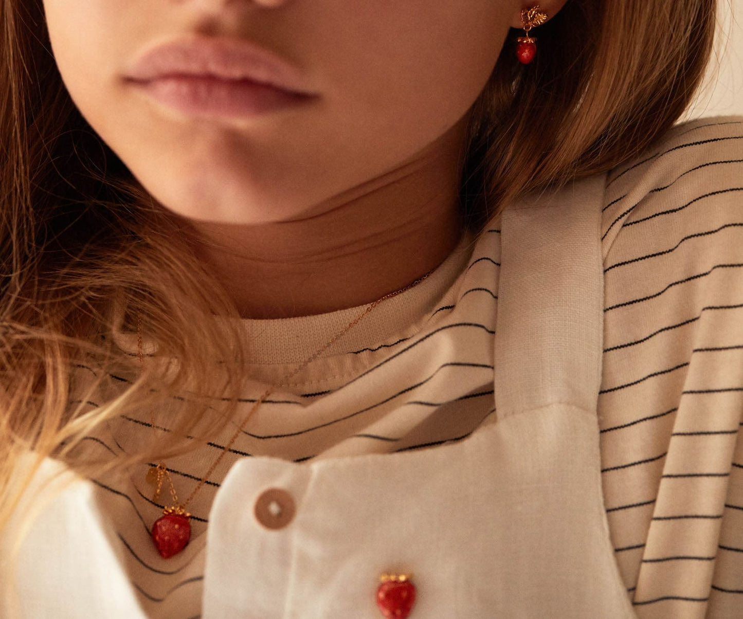 Elise Tsikis Paris Collier Fraisis - archive