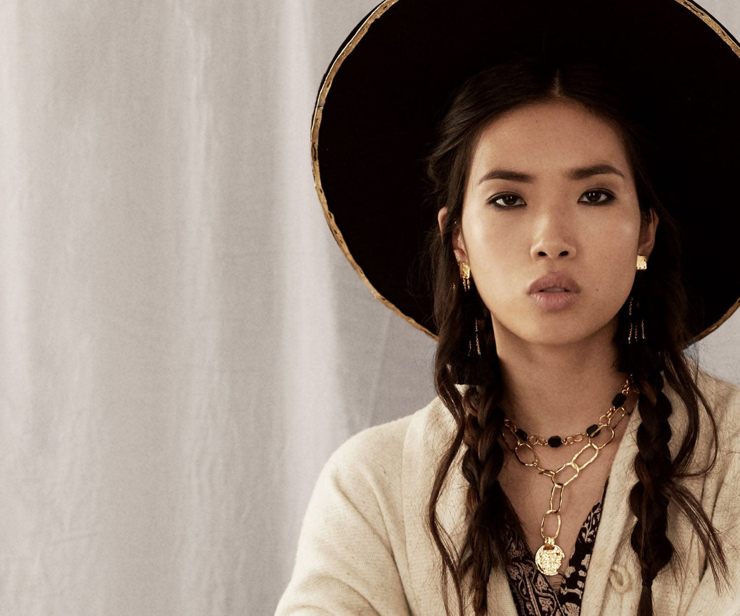 Elise Tsikis Paris Collier Geraja - archive